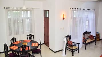 Villa | Dining