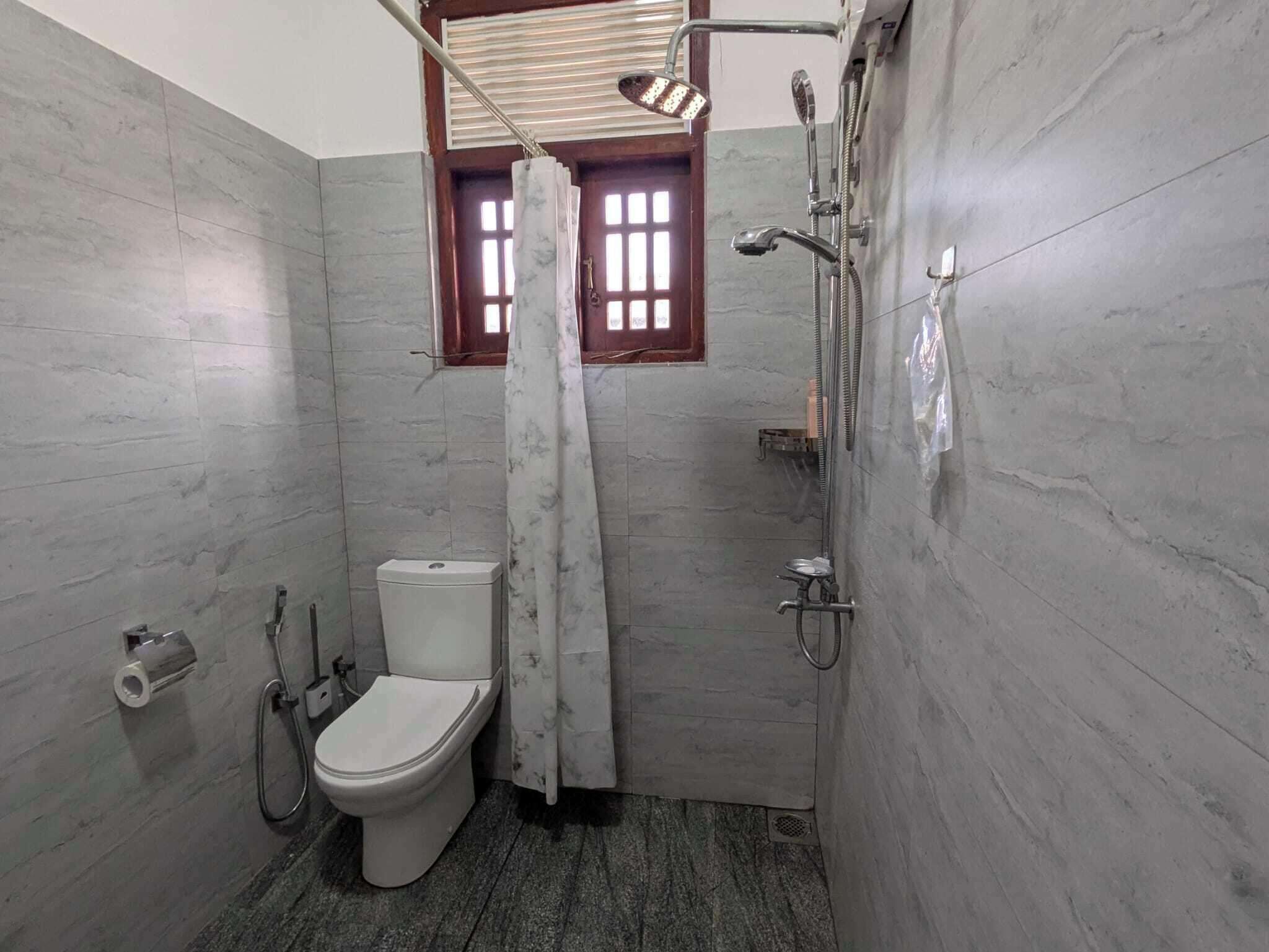 Villa | Bathroom | Shower, free toiletries, hair dryer, towels
