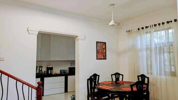 Villa | Dining