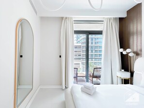 2 bedrooms, iron/ironing board, bed sheets - Luxurious 2BR Apartment With Stunning Marina Views (Dubai)