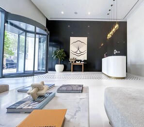 Lobby sitting area - Luxurious 2BR Apartment With Stunning Marina Views (Dubai)