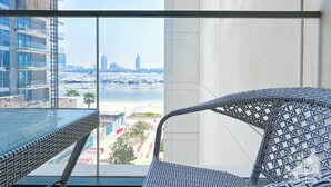 Balcony - Luxurious 2BR Apartment With Stunning Marina Views (Dubai)