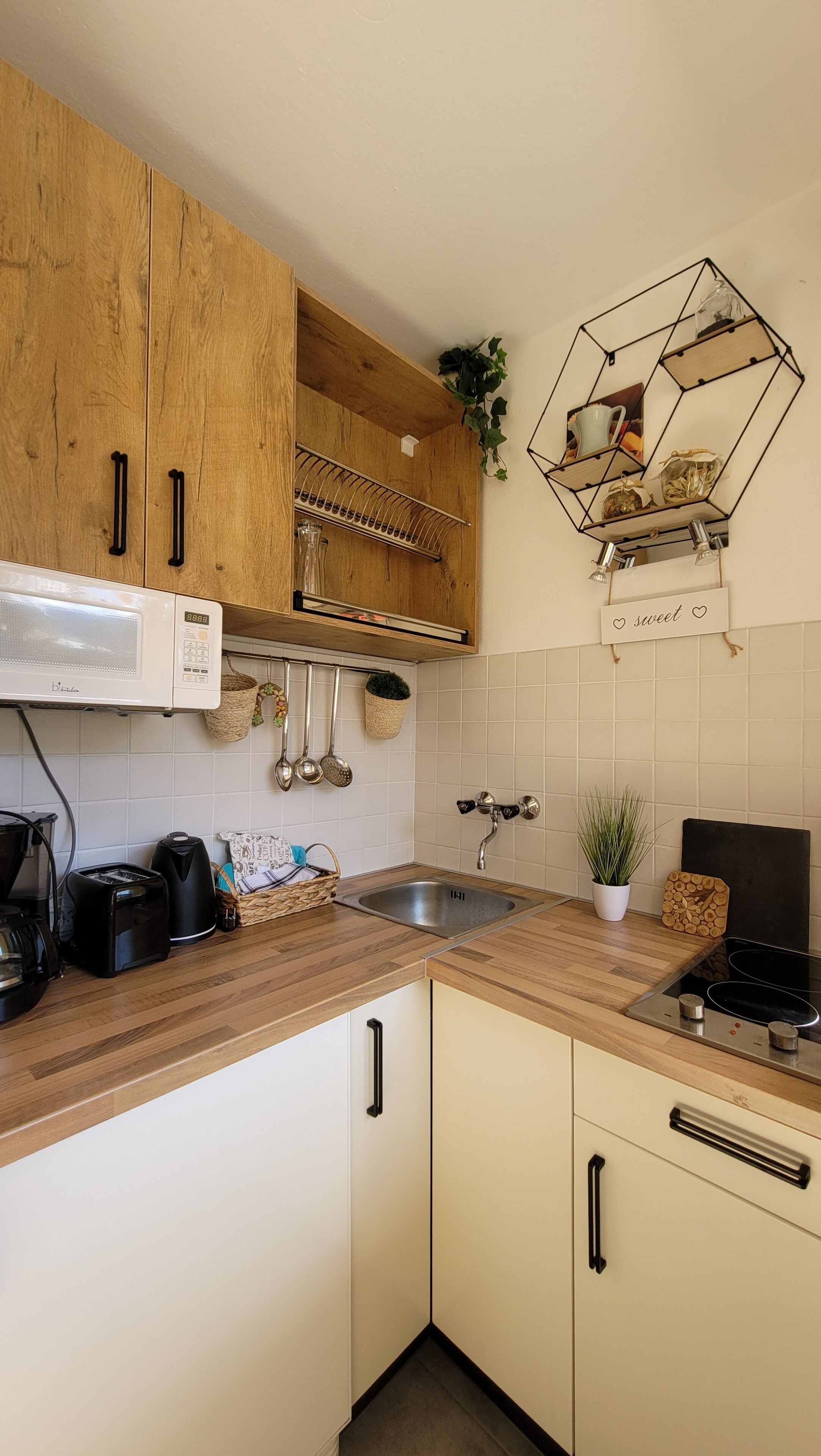 Refrigerador, microondas, placa de cocina, tetera/pava eléctrica