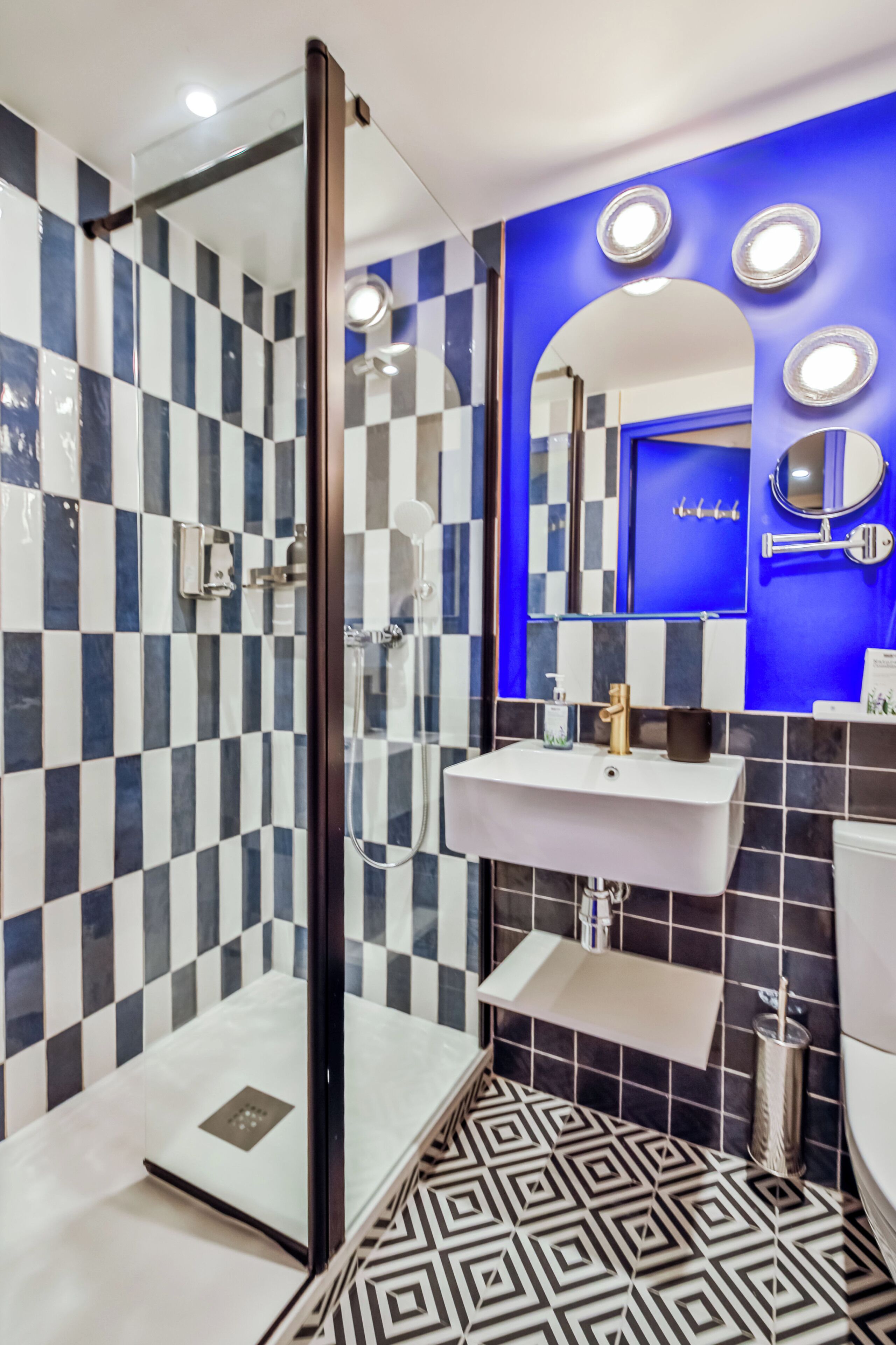 Studio | Bathroom