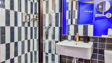 Studio | Bathroom