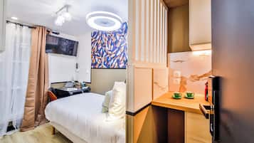 Studio | 1 bedroom, in-room safe, iron/ironing board, free WiFi