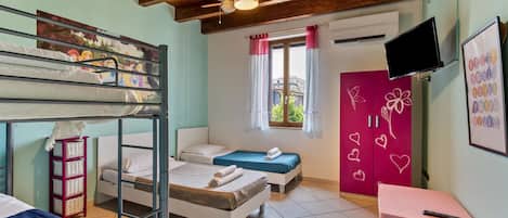 2 chambres, fer et planche à repasser, Wi-Fi gratuit, draps fournis