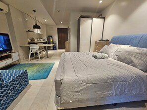 Standard-studiolejlighed - 1 dobbeltseng med sovesofa - køkken - delvis havudsigt | Individuelt design, individuel indretning