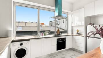 Fridge, microwave, oven, stovetop