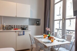 Apartment | Private kitchen - WS Hôtel de Ville - Musée Pompidou (Paris)