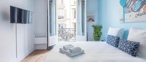 Studio | 1 bedroom, in-room safe, iron/ironing board, free WiFi