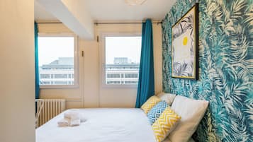 Studio | 1 bedroom, in-room safe, iron/ironing board, free WiFi