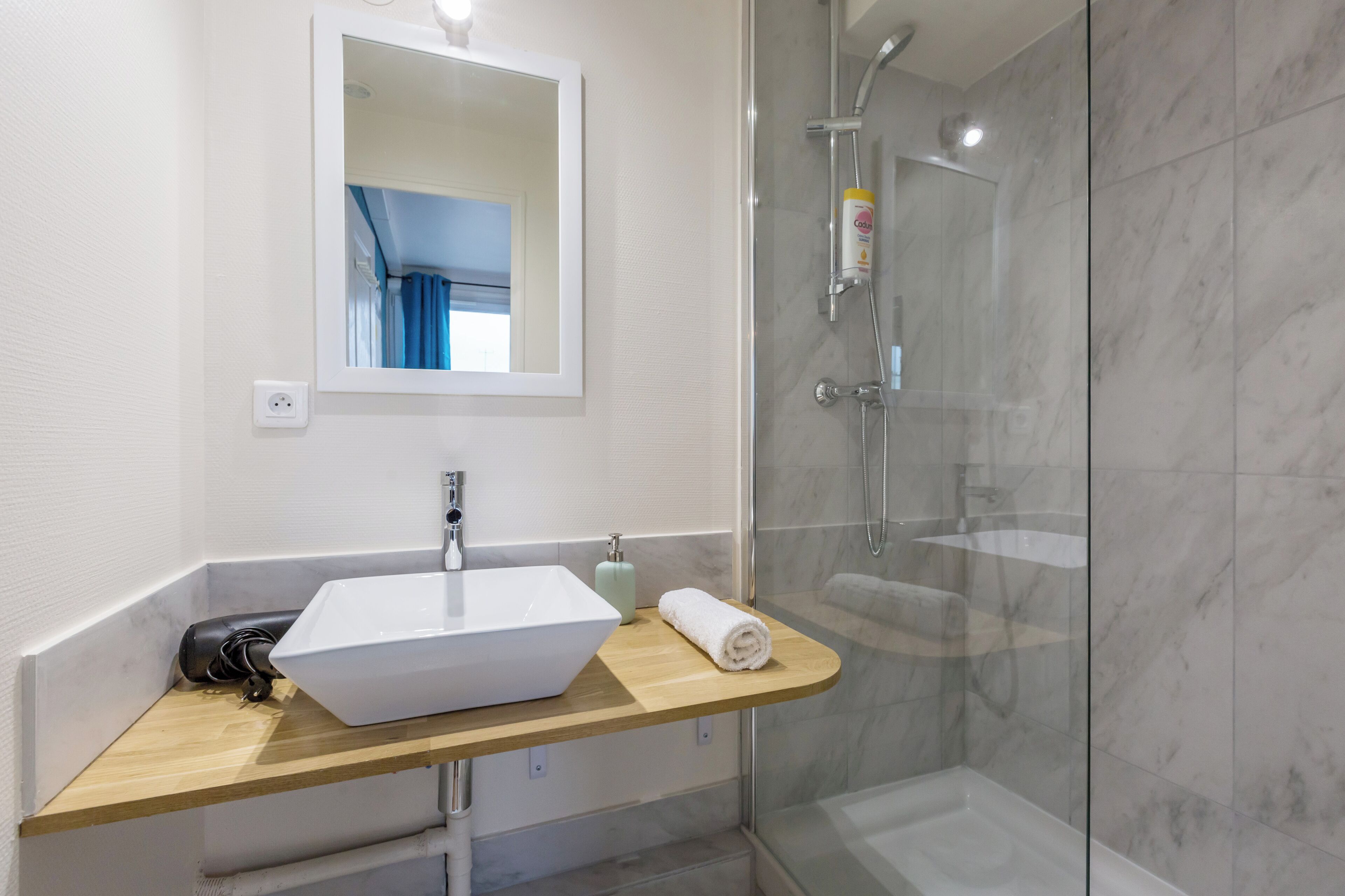 Studio | Bathroom