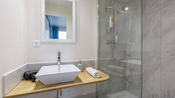 Studio | Bathroom