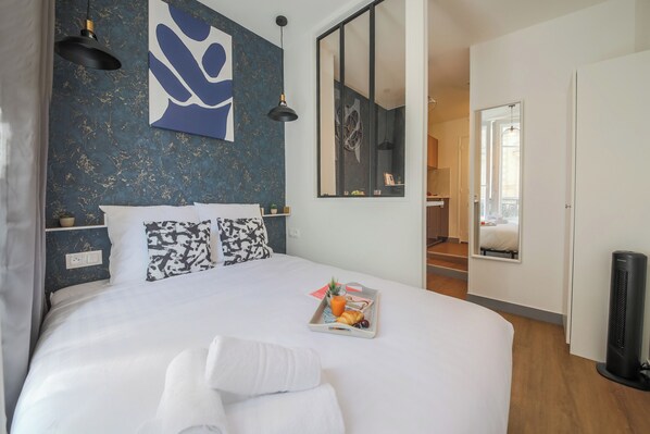 خزنة داخل الغرفة ومكواة/لوح كي وواي فاي مجانًا