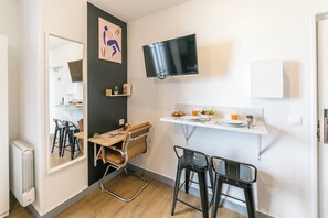 Daily continental breakfast (EUR 12 per person) - WS Opéra - Rossini (Paris)