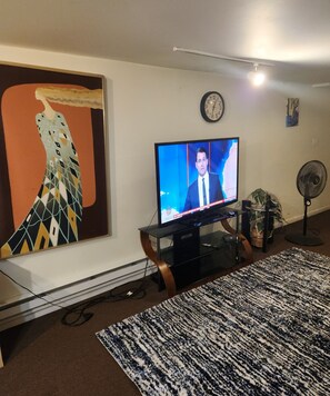 Interior - Charming 1-bedroom house with AC and WiFi in welcoming Newark (Newark)