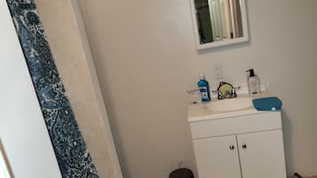 Toallas, jabón, papel de baño