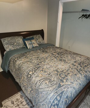 1 habitación, tabla de planchar con plancha, wifi y ropa de cama 