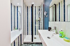 Bathroom - WS Louvre - Tuileries (Paris)