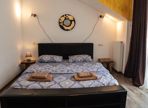 6 bedrooms, iron/ironing board, free WiFi, bed sheets - Korte Hotel Sleeps 14 With Courtyard (Mestia)