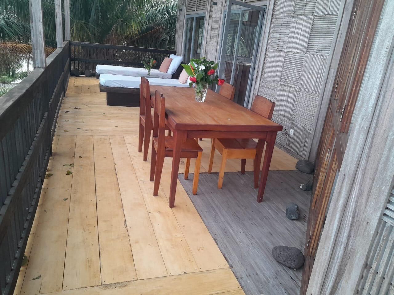 屋外ダイニングエリア