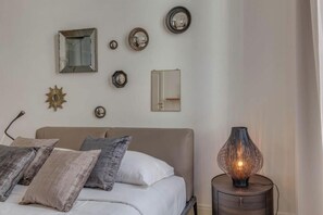 3 habitaciones, escritorio, tabla de planchar con plancha y wifi gratis 