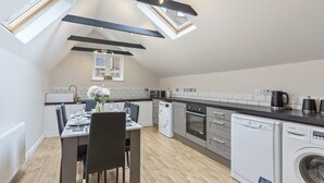 Unclassified image, 3 of 29, button - Redhill Hideaway: Stylish Barn Apartment (Surrey)