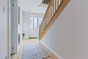 Interior - Redhill Hideaway: Stylish Barn Apartment (Surrey)