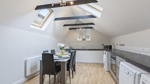 Unclassified image, 4 of 29, button - Redhill Hideaway: Stylish Barn Apartment (Surrey)