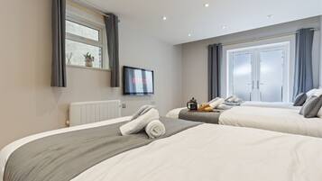 2 bedrooms, iron/ironing board, travel cot, free WiFi