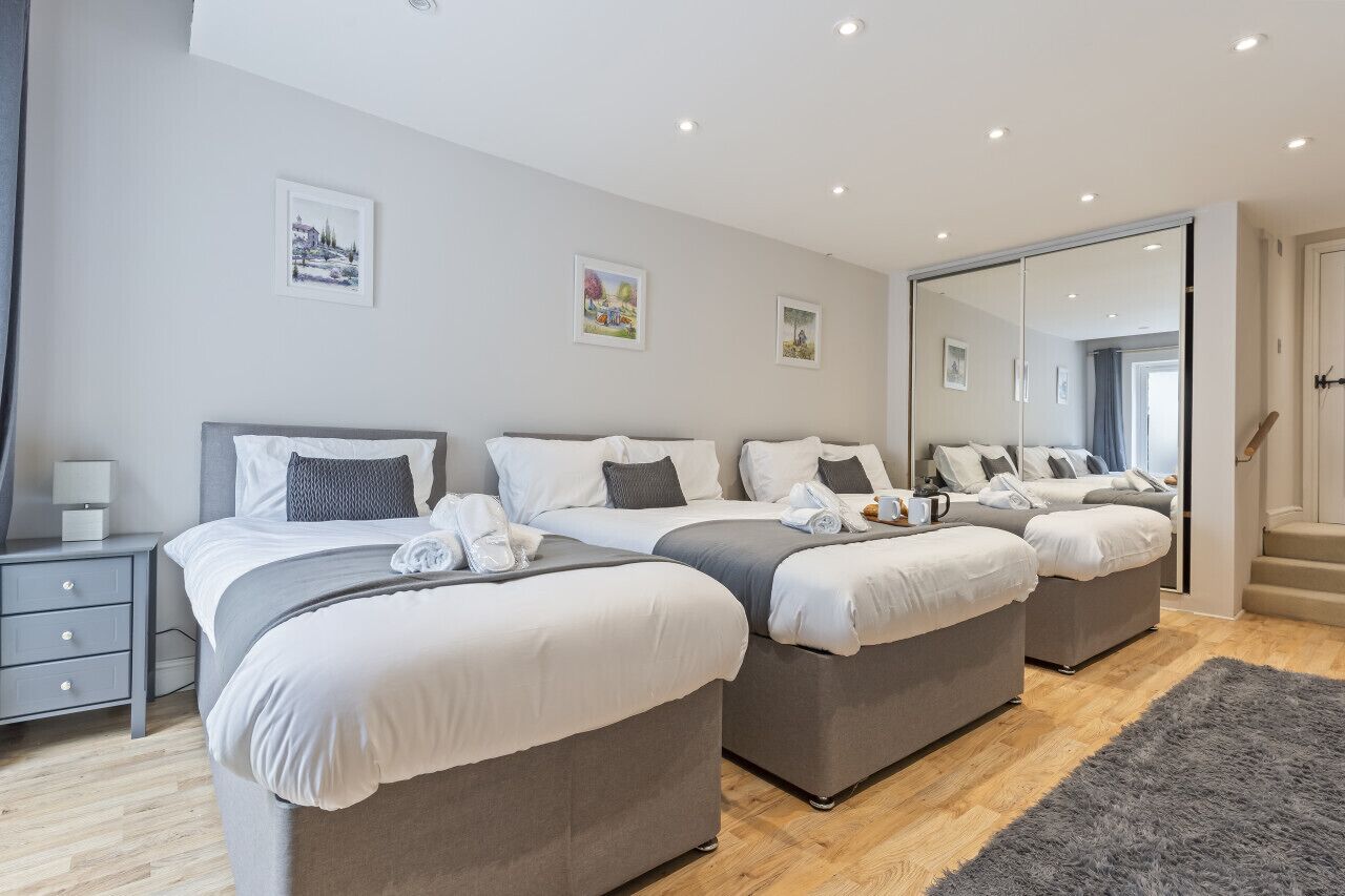 2 室のベッドルーム、アイロン / アイロン台、旅行用ベビーベッド、WiFi (無料)