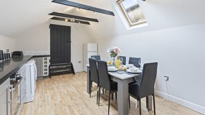 Unclassified image, 2 of 29, button - Redhill Hideaway: Stylish Barn Apartment (Surrey)