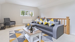Unclassified image, 5 of 29, button - Redhill Hideaway: Stylish Barn Apartment (Surrey)
