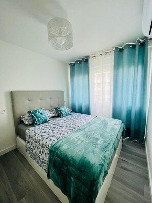 1 chambre, fer et planche à repasser, Wi-Fi, literie fournie