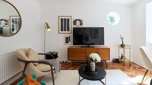 Unclassified image, 2 of 22, button - The Wandsworth Wonder - Comfortable 2bdr Flat (London)