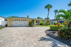 House | 3 bedrooms, Internet - Luxe Siesta Key Home Pool Hot Tub Near Beach (Siesta Key)
