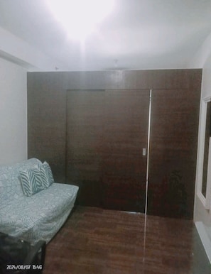 Interior - Cozy 1 bedroom condo w/ AC and Wi-Fi in cool business district of Makati CityPH (Makati)