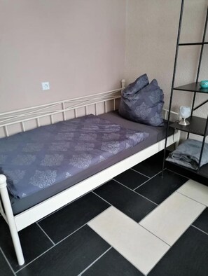 1 quarto, escrivaninha, Wi-Fi de cortesia, roupa de cama