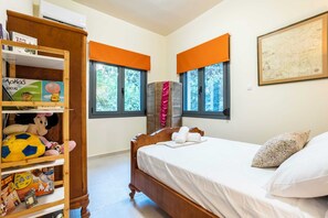 3 bedrooms, iron/ironing board, travel cot, WiFi
