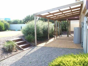 Property grounds - Bashams Beach House 7 Sun Crt Middleton (Middleton)