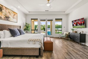 6 chambres, bureau, fer et planche à repasser, lit parapluie