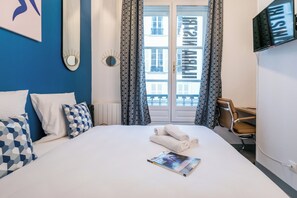 Apartment | In-room safe, soundproofing, iron/ironing board, free WiFi