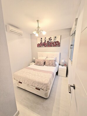 2 bedrooms, iron/ironing board, WiFi, bed sheets - La Casa Barbara Orihuela Costa (Orihuela)