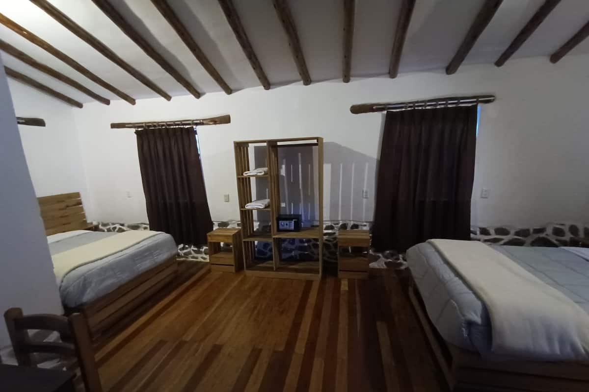 Familie bungalow, uitzicht op tuin | 1 slaapkamer, een kluis op de kamer, een laptopwerkplek, gratis wifi