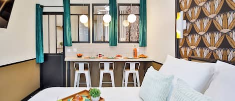 Apartment | In-room safe, soundproofing, iron/ironing board, free WiFi