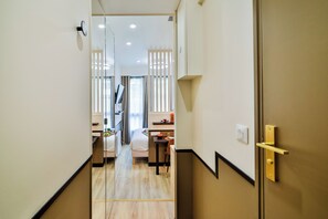 Zimmersafe, schallisolierte Zimmer, Bügeleisen/Bügelbrett