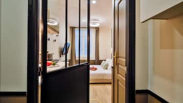 Studio | In-room safe, iron/ironing board, free WiFi