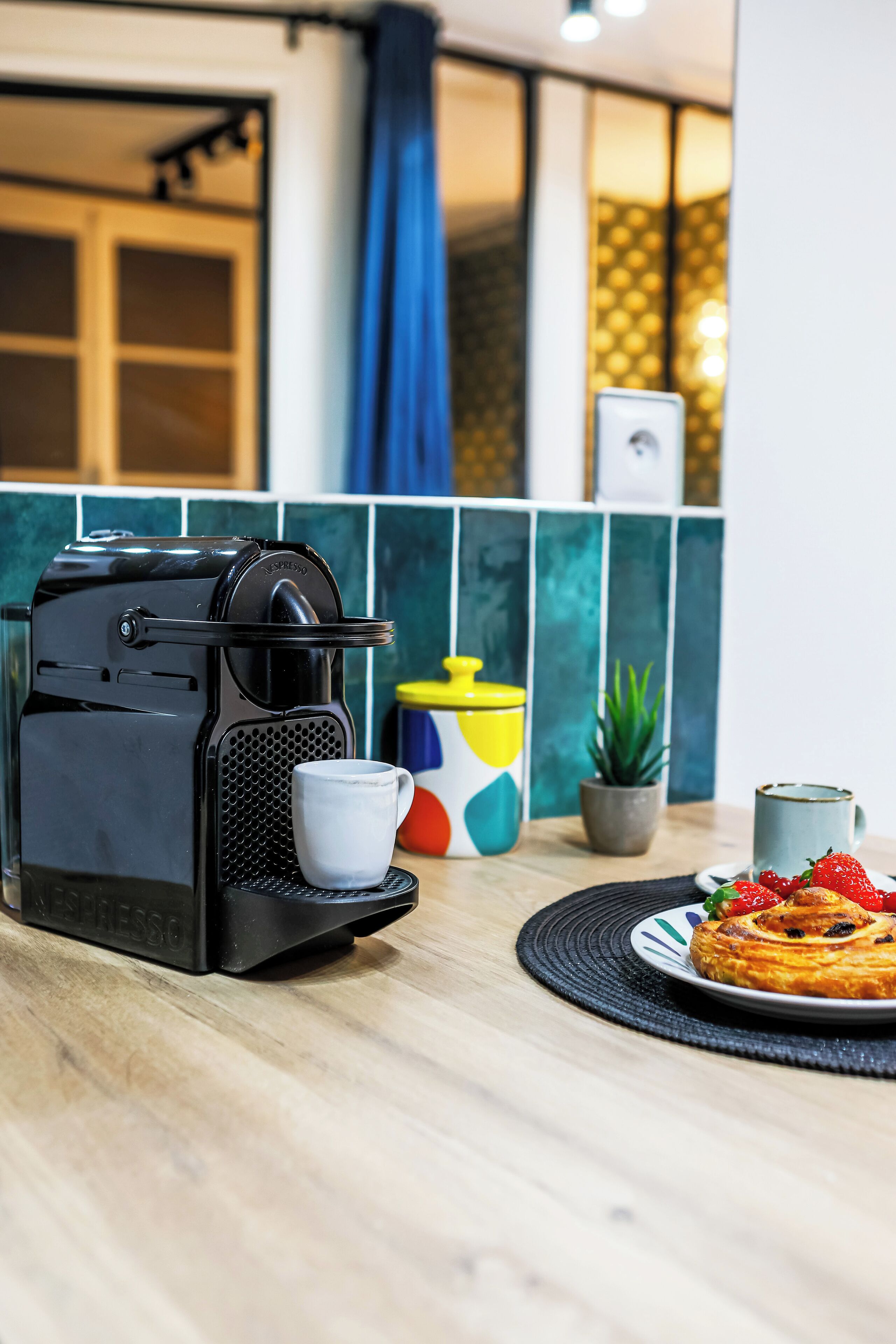 Dagelijks continentaal ontbijt (EUR 12 per persoon)