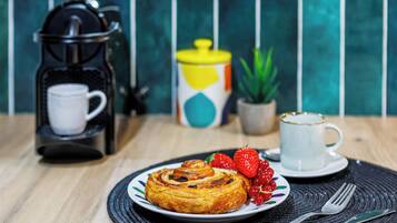 Daily continental breakfast (EUR 12 per person)